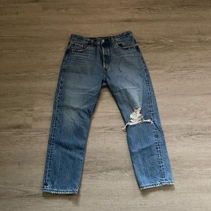 COPY - NWOT women’s Levi’s 501 distressed medium wash jeans size w32 L 28